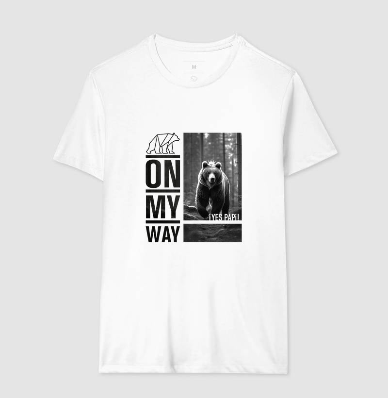 Camiseta Branca Yes Papi — On My Way (Estampa preta)