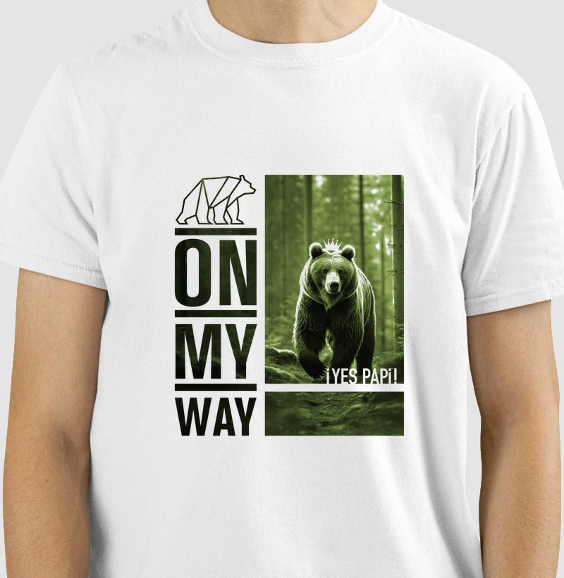 Camiseta Branca Yes Papi — On My Way (Estampa verde)